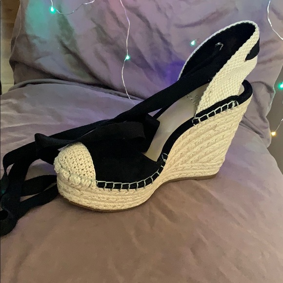 NIB Vince Camuto Size 5 wedges - Picture 6 of 9